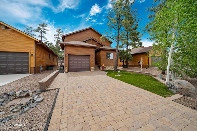 2011 N Lake Breeze Rd, Lakeside, AZ 85929 - view of front of property featuring driveway, central AC, and an attached garage