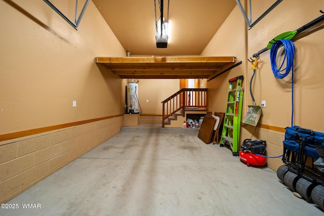 2011 N Lake Breeze Rd, Lakeside, AZ 85929 - garage featuring water heater