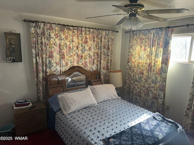 bedroom with ceiling fan