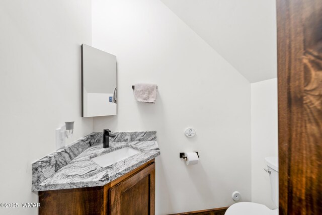 2872 Penny Ln, Lakeside, AZ 85929 - half bath with toilet, vanity, and lofted ceiling