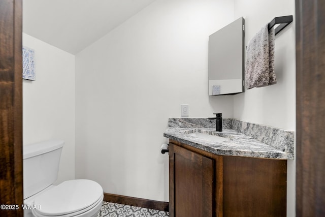 2872 Penny Ln, Lakeside, AZ 85929 - bathroom with vanity, toilet, vaulted ceiling, and baseboards