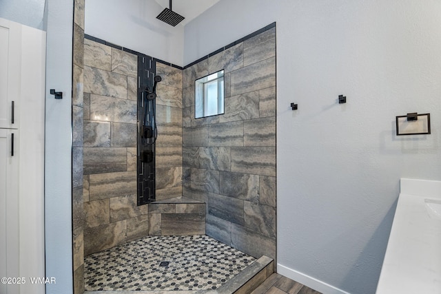 261 S 5th Pl, Show Low, AZ 85901 - full bathroom featuring a tile shower and wood finished floors