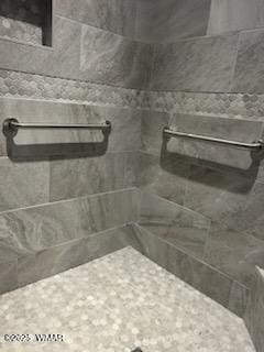 289 N Divot Dr, Eagar, AZ 85925 - full bathroom with a tile shower