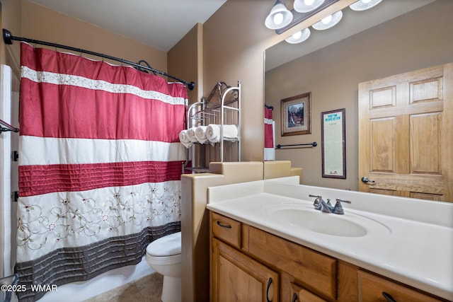 380 N Retreat Dr, Show Low, AZ 85901 - bathroom featuring toilet, vanity, tile patterned floors, and shower / bath combo with shower curtain