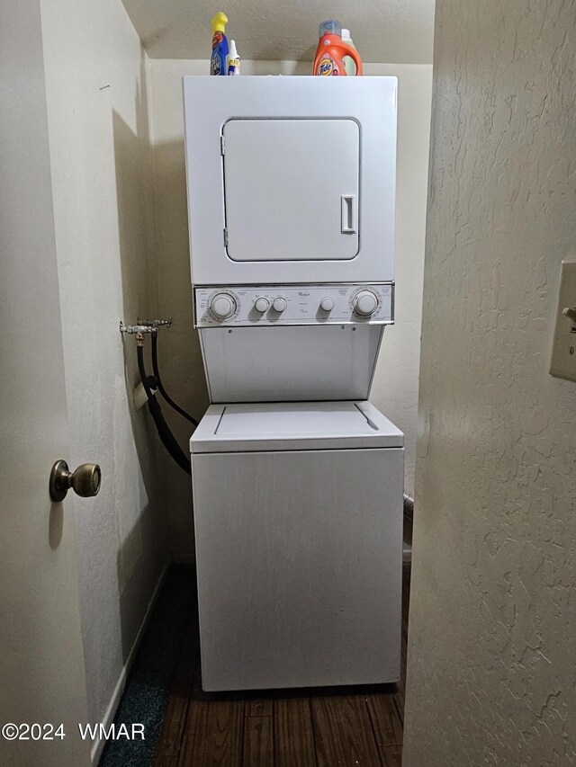 2844 Park Cir Unit 36A, Pinetop, AZ 85935 - laundry room featuring a textured wall, laundry area, dark wood-style floors, and stacked washer / drying machine