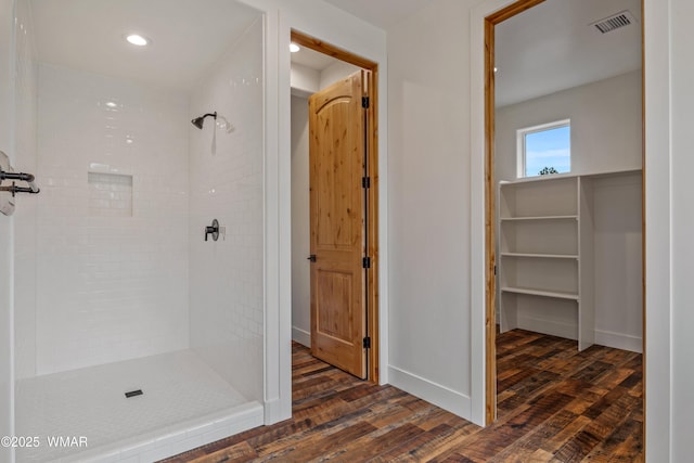 2759 Panther Cir, Overgaard, AZ 85933 - bathroom with a tile shower, wood finished floors, recessed lighting, and baseboards