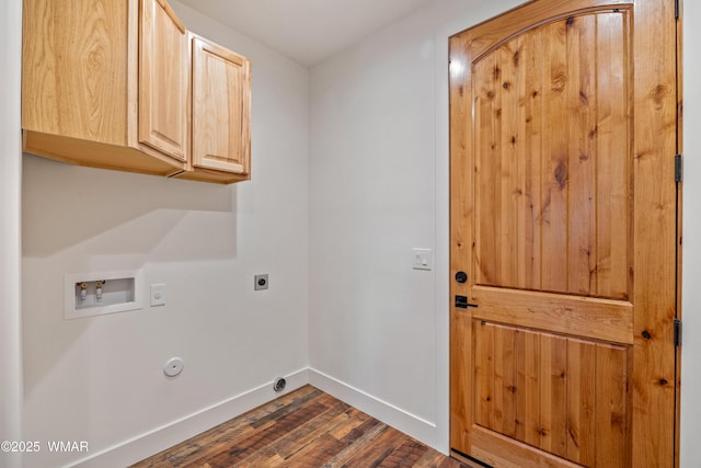 2759 Panther Cir, Overgaard, AZ 85933 - laundry room with cabinet space, washer hookup, dark wood-style flooring, baseboards, and hookup for a gas dryer