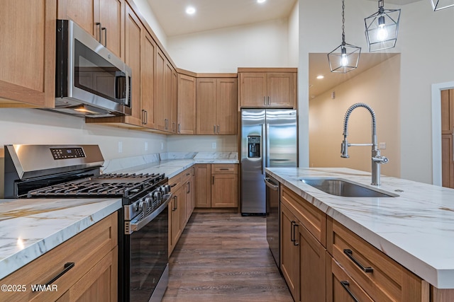840 E Blue Jay Ln, Show Low, AZ 85901 - kitchen with stainless steel appliances, dark wood finished floors, light stone countertops, hanging light fixtures, and high vaulted ceiling