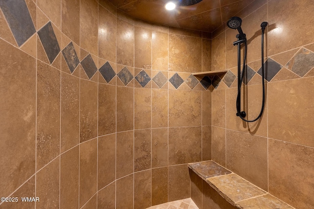 full bathroom featuring a tile shower