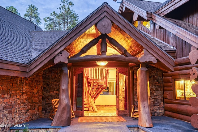 entrance to property with a shingled roof