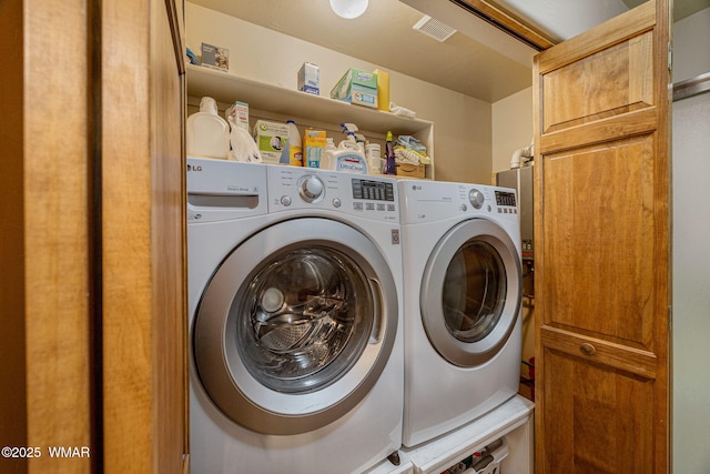 1761 N Bison Ct, Show Low, AZ 85901 - laundry area featuring washing machine and clothes dryer