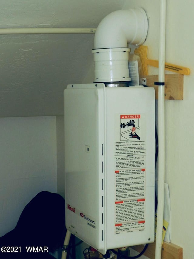 2344 Hellcat Cir, Overgaard, AZ 85933 - view of utility room