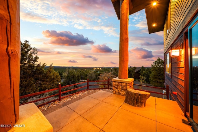 1511 S Canyon Ridge Trl, Show Low, AZ 85901 - view of patio terrace at dusk