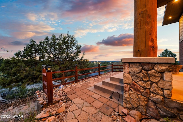 1511 S Canyon Ridge Trl, Show Low, AZ 85901 - view of patio terrace at dusk