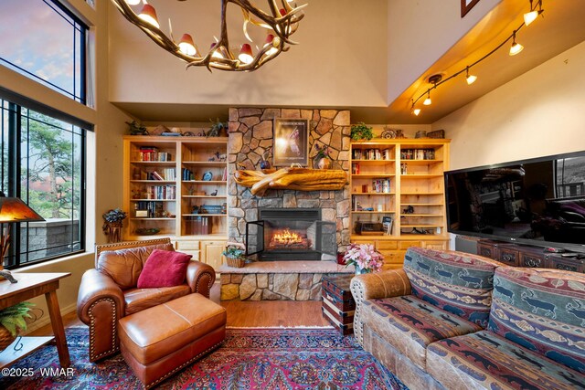 1511 S Canyon Ridge Trl, Show Low, AZ 85901 - living area featuring a chandelier, wood finished floors, a fireplace, and high vaulted ceiling