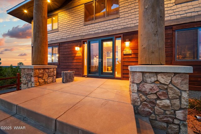 1511 S Canyon Ridge Trl, Show Low, AZ 85901 - view of patio terrace at dusk