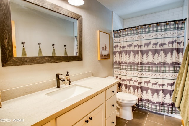 6970 Palomino Dr, Pinetop, AZ 85935 - bathroom featuring vanity, tile patterned flooring, a textured wall, toilet, and a shower with shower curtain