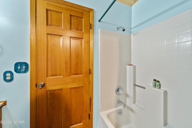 bathroom featuring shower / bathing tub combination