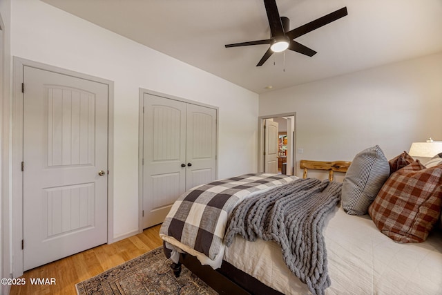 1415 N Lake View Cir, Lakeside, AZ 85929 - bedroom with light wood-style floors, a closet, and a ceiling fan