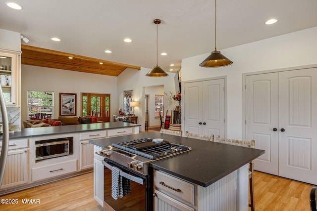 1415 N Lake View Cir, Lakeside, AZ 85929 - kitchen featuring appliances with stainless steel finishes, dark countertops, recessed lighting, light wood-style flooring, and vaulted ceiling