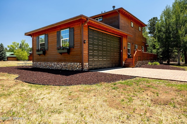 1415 N Lake View Cir, Lakeside, AZ 85929 - view of side of home with an attached garage and driveway