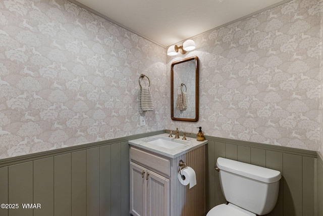 1415 N Lake View Cir, Lakeside, AZ 85929 - bathroom with wallpapered walls, vanity, and wainscoting