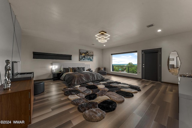 bedroom featuring baseboards, dark wood-style flooring, visible vents, and recessed lighting