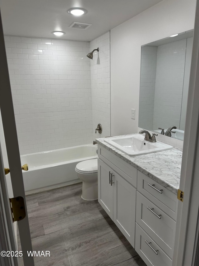 195 S 4th St, Snowflake, AZ 85937 - full bathroom featuring toilet, shower / washtub combination, wood finished floors, vanity, and visible vents