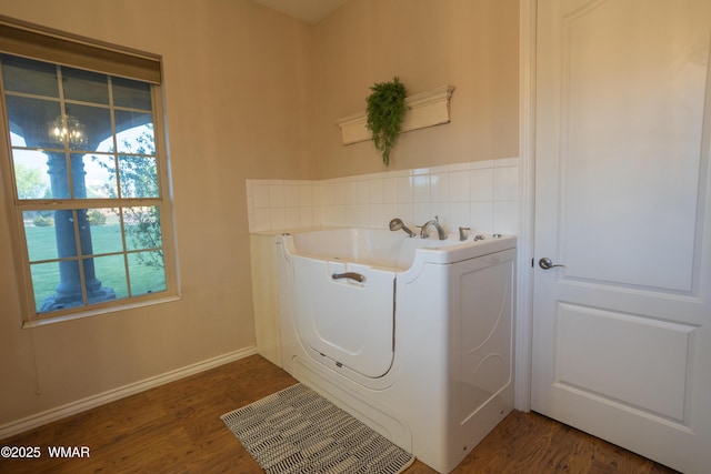7444 Caldwell Canyon Rd, Snowflake, AZ 85937 - laundry room featuring wood finished floors, plenty of natural light, washer / clothes dryer, and a chandelier