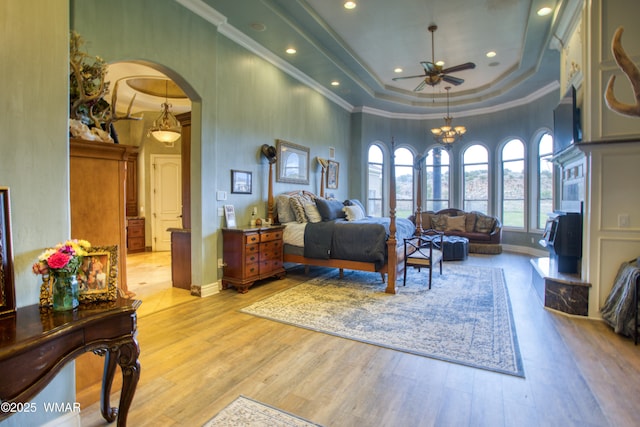 7444 Caldwell Canyon Rd, Snowflake, AZ 85937 - bedroom with a tray ceiling, crown molding, arched walkways, light wood-style floors, and recessed lighting