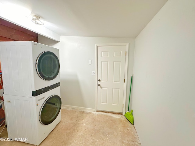 2872 Mustang Trl, Overgaard, AZ 85933 - washroom featuring stacked washer and clothes dryer and baseboards