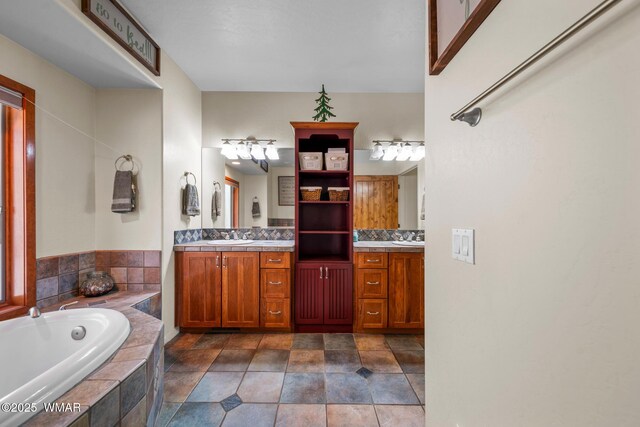 1610 S Canyon Ridge Trl, Show Low, AZ 85901 - bathroom featuring a garden tub and vanity