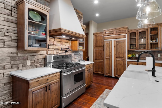 kitchen with dark wood-style floors, double oven range, tasteful backsplash, and premium range hood