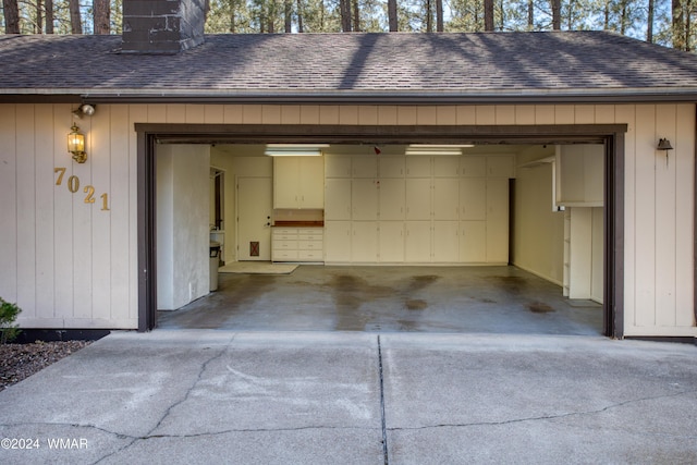 view of detached garage