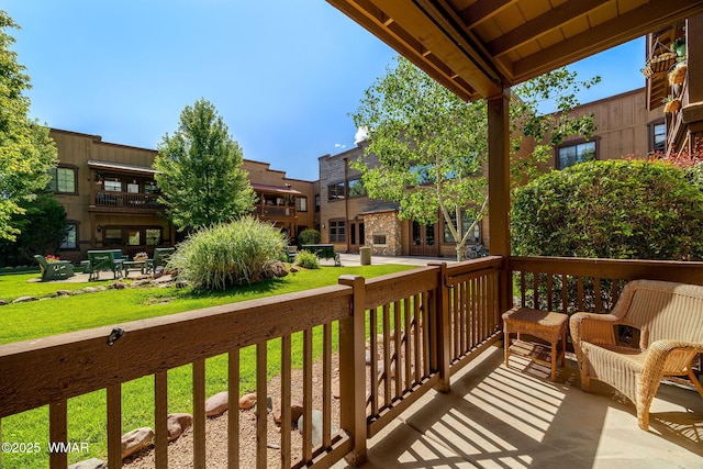 2385 Quarter Horse Trl, Overgaard, AZ 85933 - view of balcony