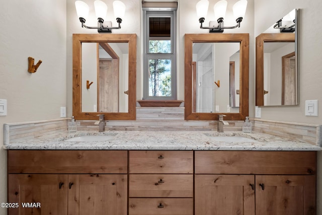 4611 Stonecrop Ln, Show Low, AZ 85901 - full bathroom featuring double vanity