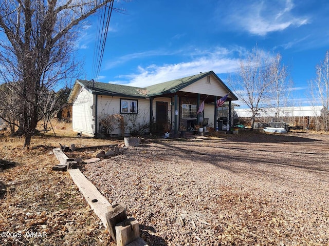 ranch-style house featuring covered porch