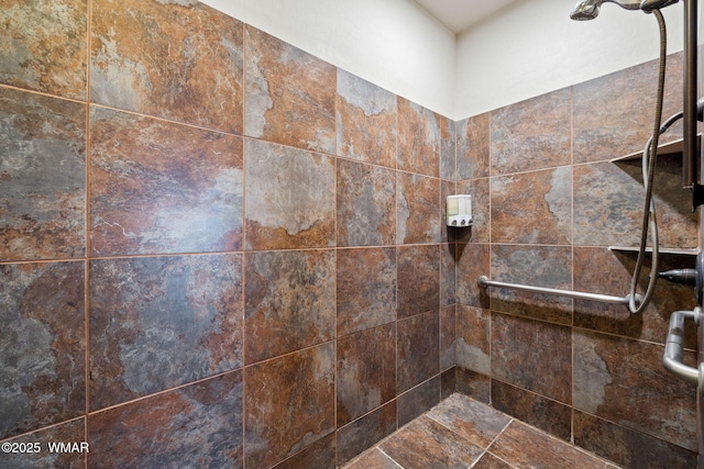 bathroom featuring tiled shower