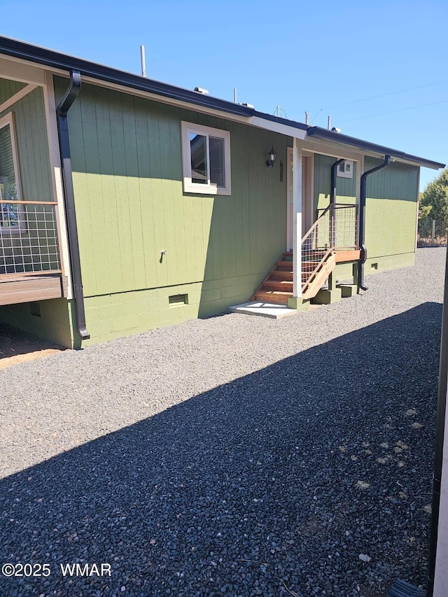 manufactured / mobile home featuring crawl space