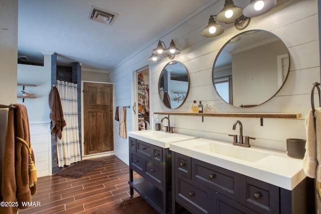 bathroom featuring a shower with curtain, visible vents, crown molding, and a sink