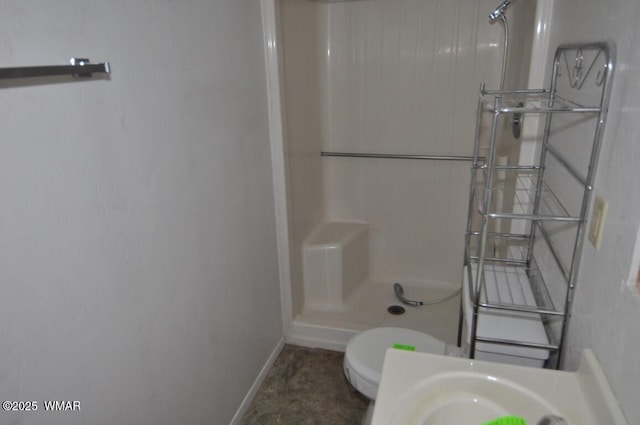 full bath featuring walk in shower, a sink, toilet, and baseboards