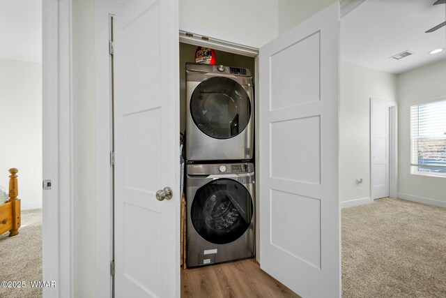 bathroom featuring toilet, a healthy amount of sunlight, visible vents, and baseboards