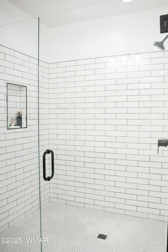 full bathroom featuring a stall shower