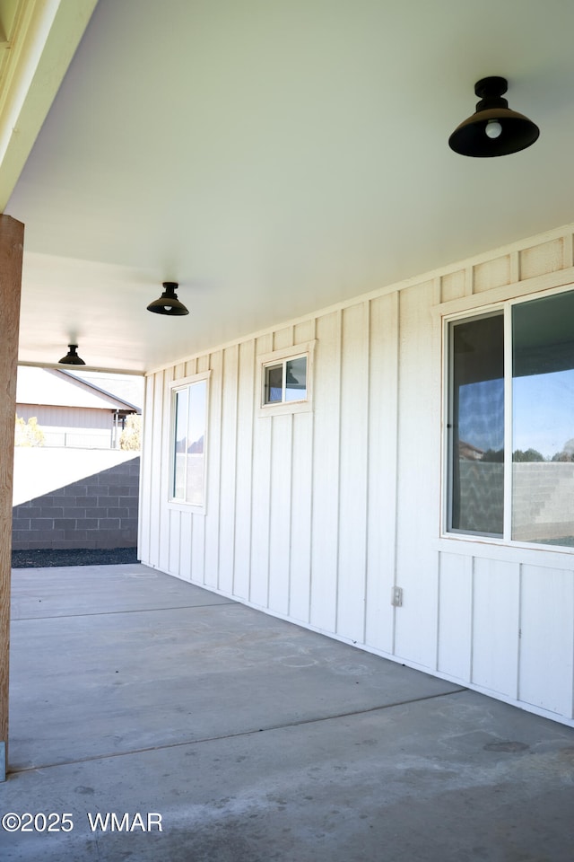 view of patio with ceiling fan