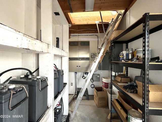 storage room with washer / dryer