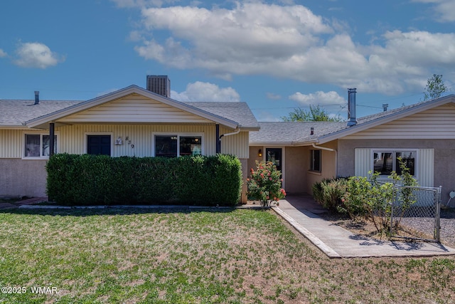 839 S 3rd St, Snowflake, AZ 85937 - view of front of house with a front lawn and roof with shingles