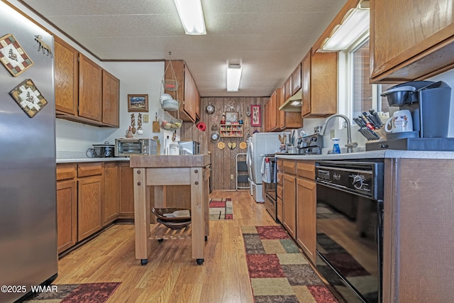 978 Timberland Rd, Show Low, AZ 85901 - kitchen featuring stainless steel fridge, under cabinet range hood, light wood finished floors, light countertops, and brown cabinetry