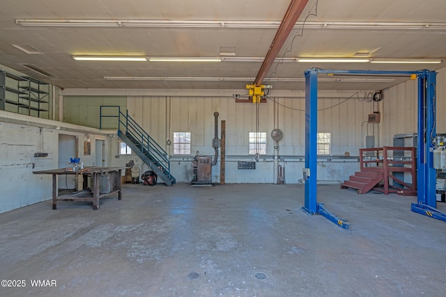 978 Timberland Rd, Show Low, AZ 85901 - garage featuring a workshop area
