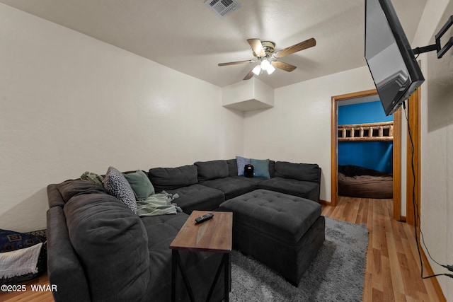 746 Jacks Wild Rd, Show Low, AZ 85901 - living room featuring ceiling fan, visible vents, and light wood-style floors