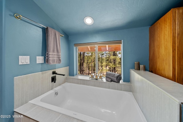 746 Jacks Wild Rd, Show Low, AZ 85901 - bathroom featuring a textured ceiling and a bath
